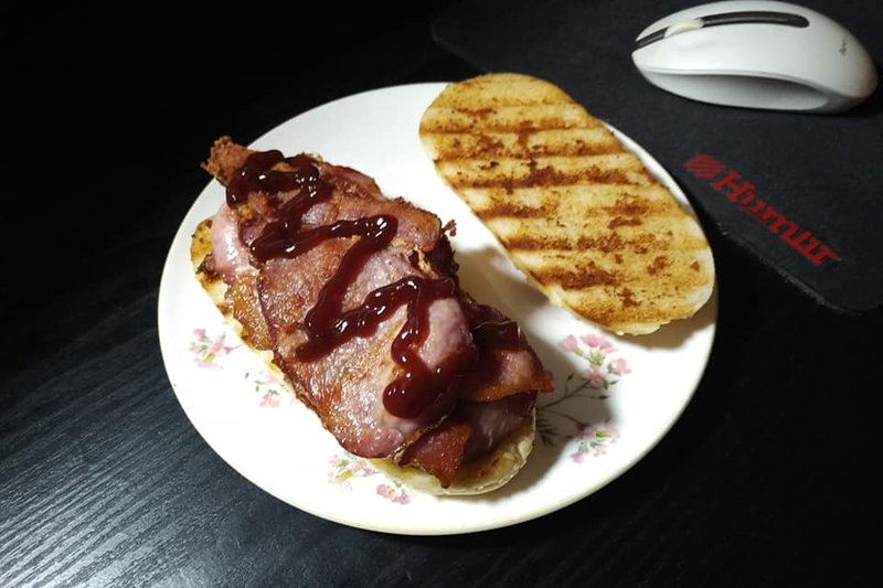 Illustration for article titled How a bacon roll should be